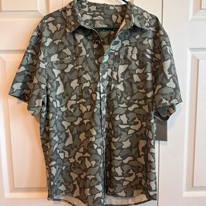 NWT Men’s Short-Sleeve Camo Button-Up Shirt